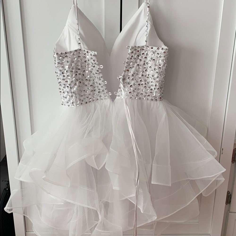 CUTE WHITE PROM DRESS - Picture 2 of 2
